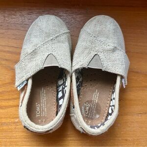 TOMS Toddler T7 Classic Slip-On Canvas Shoes – Neutral Beige Linen